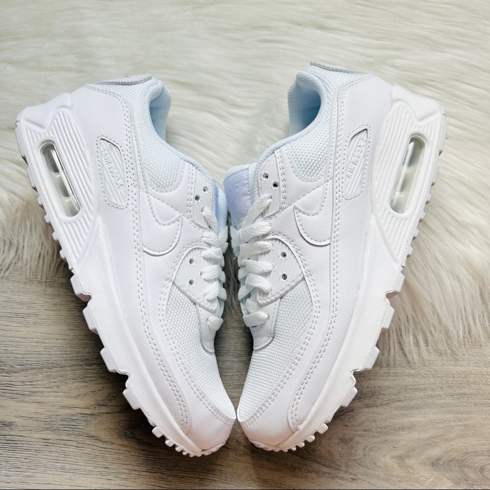 NWT Nike Air Max 90 Women’s Shoes - Picture 5 of 9